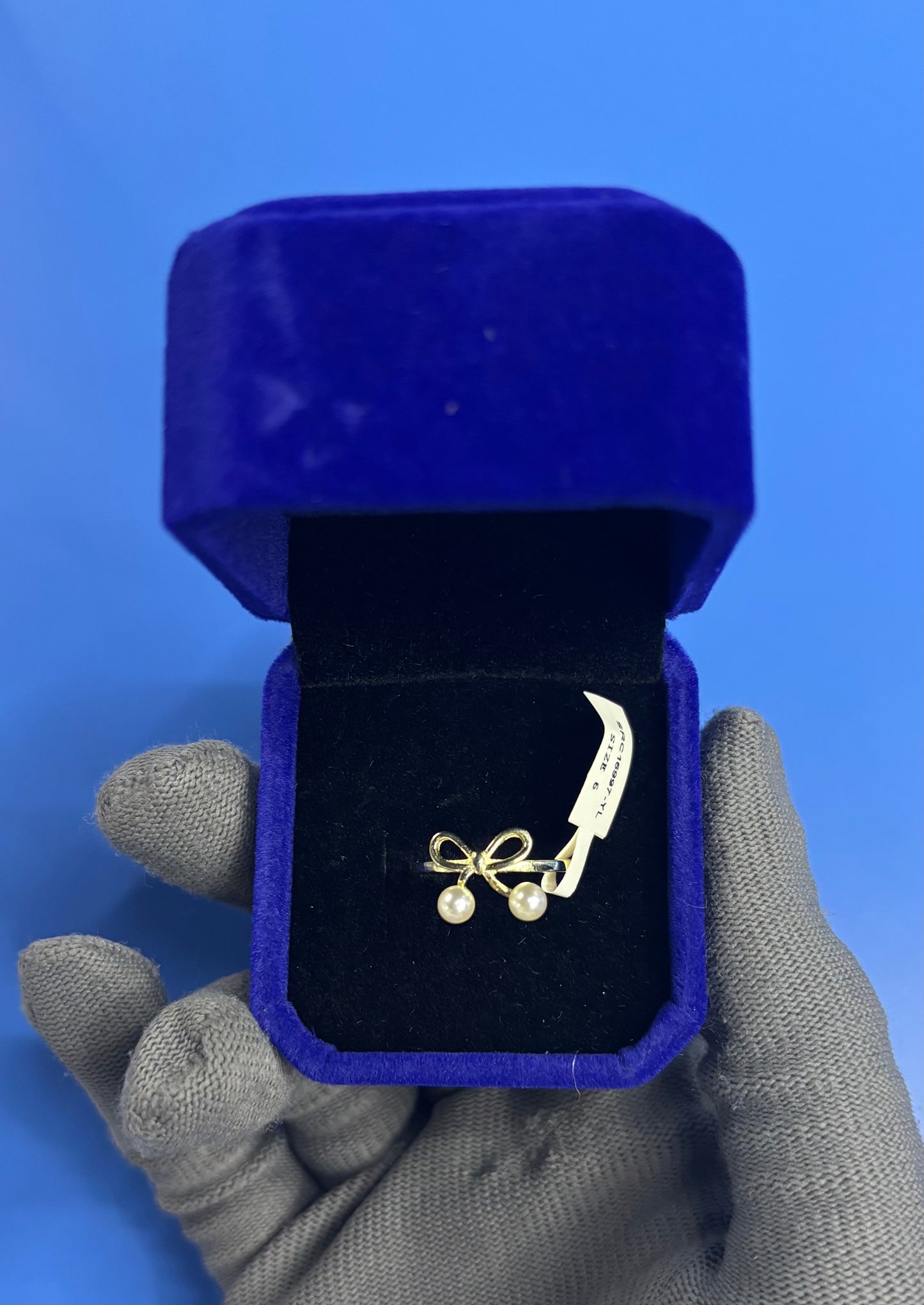 Sortija en Forma de lazo con Perlas 6”