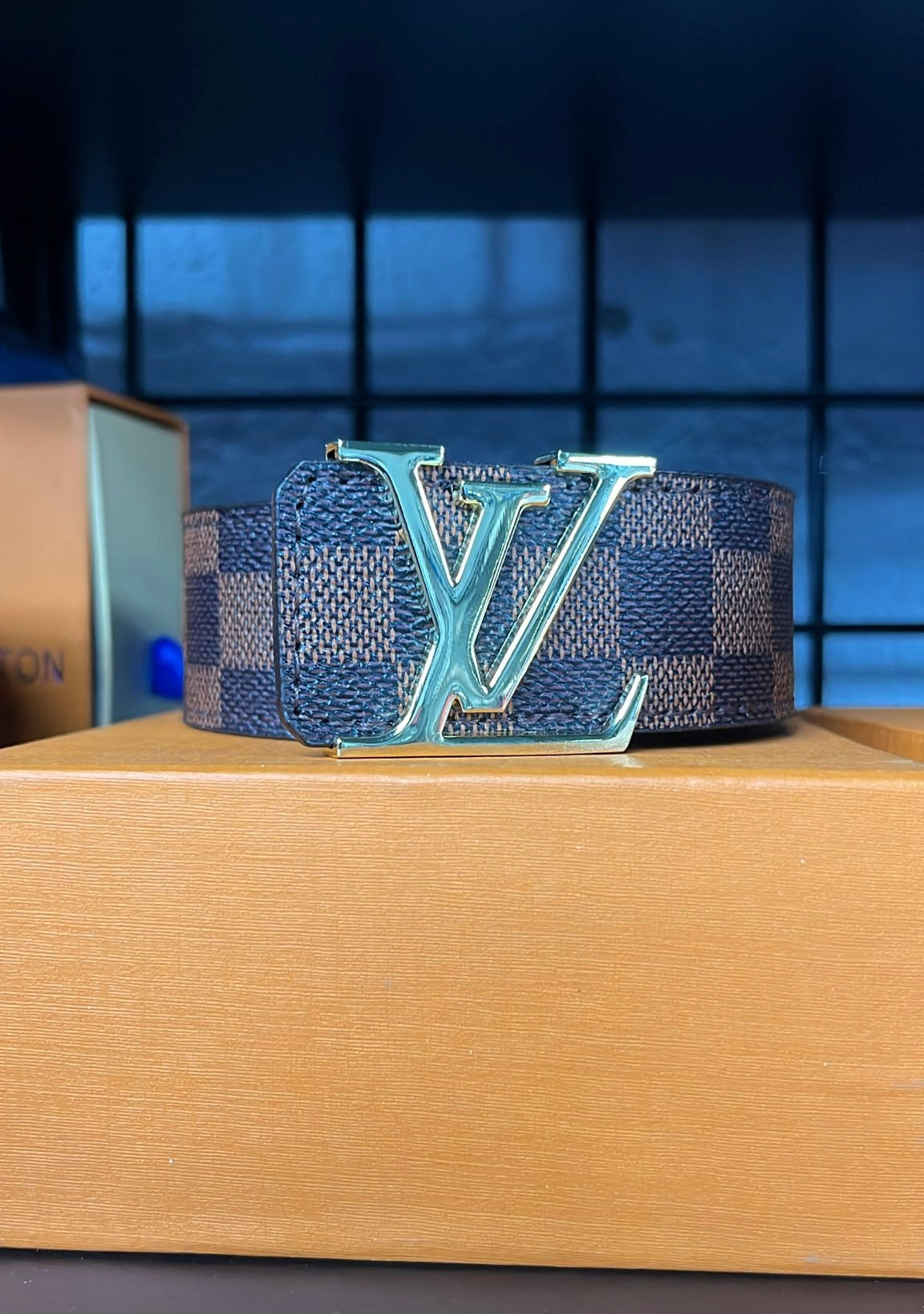 Correa LOUIS VUITTON CUERO CAFÉ