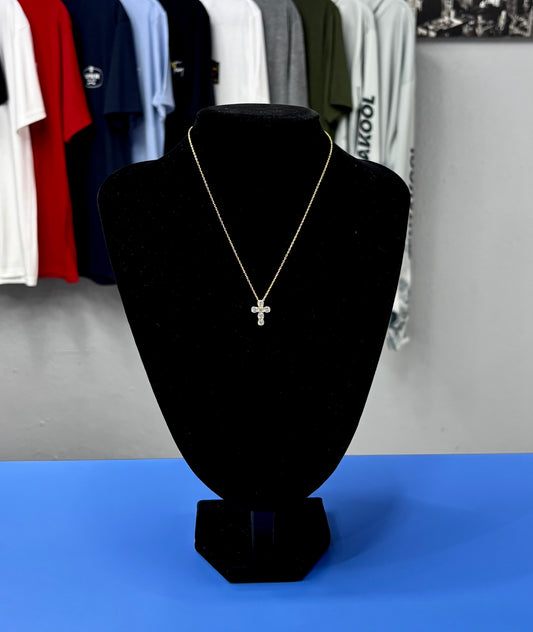 Cadena con cruz