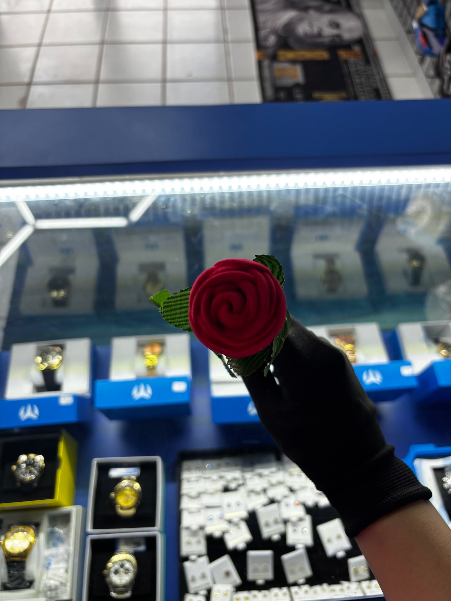 Caja para sortija en forma de rosa roja